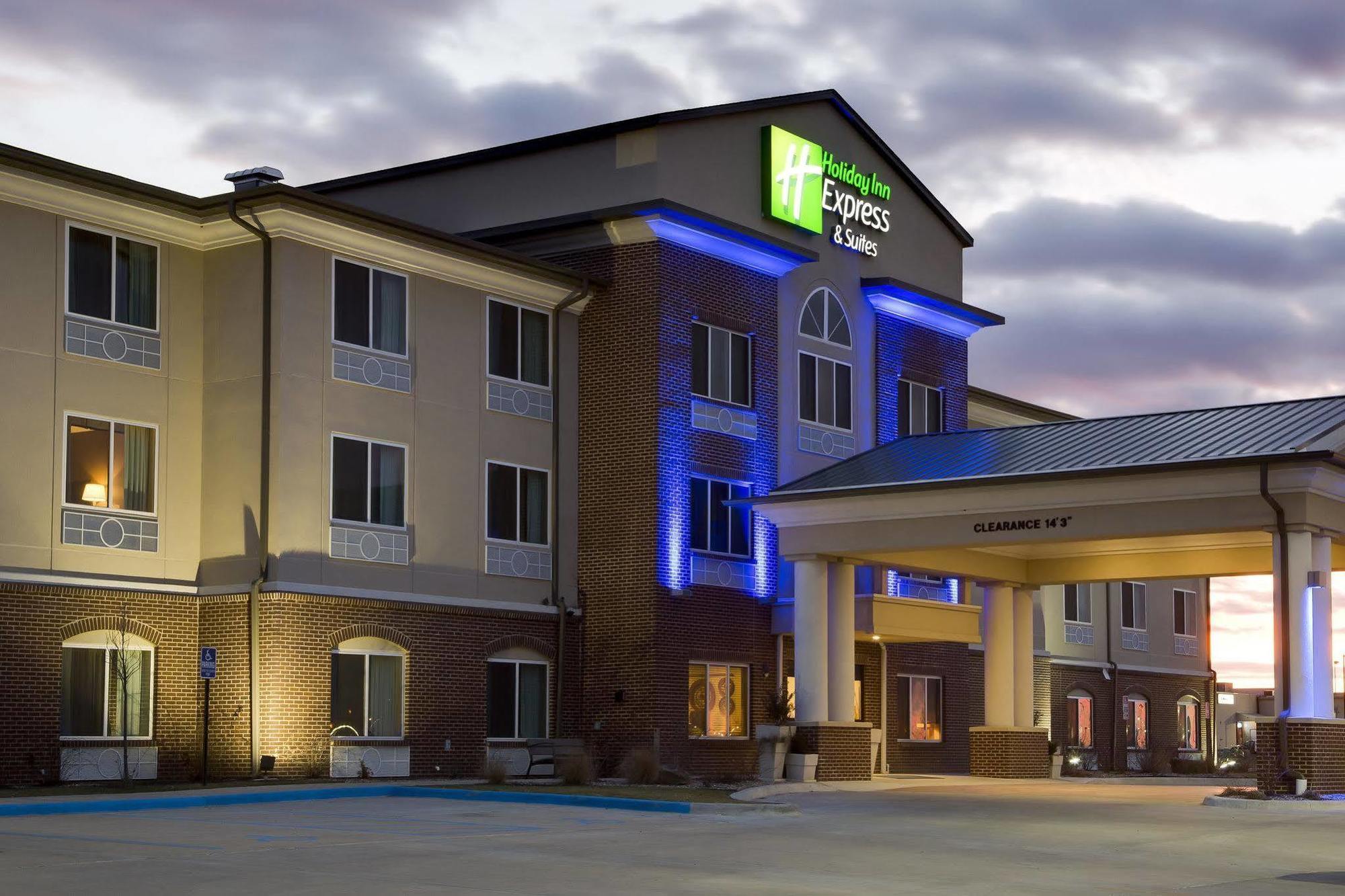 Holiday Inn Express & Suites Nevada By Ihg מראה חיצוני תמונה